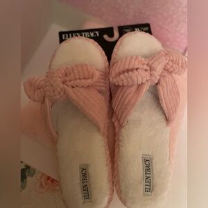 Ellen Tracy Pink corduroy slippers with memory foam sz xl (10-11)